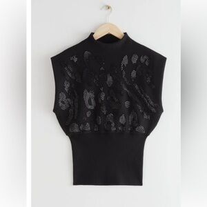 & OTHER STORIES

Sleeveless Sculptural Knit Top